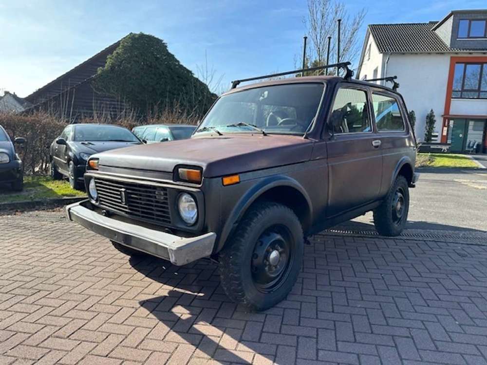 Lada Niva 4x4 2.Hand Only AHK Euro 4 82PS