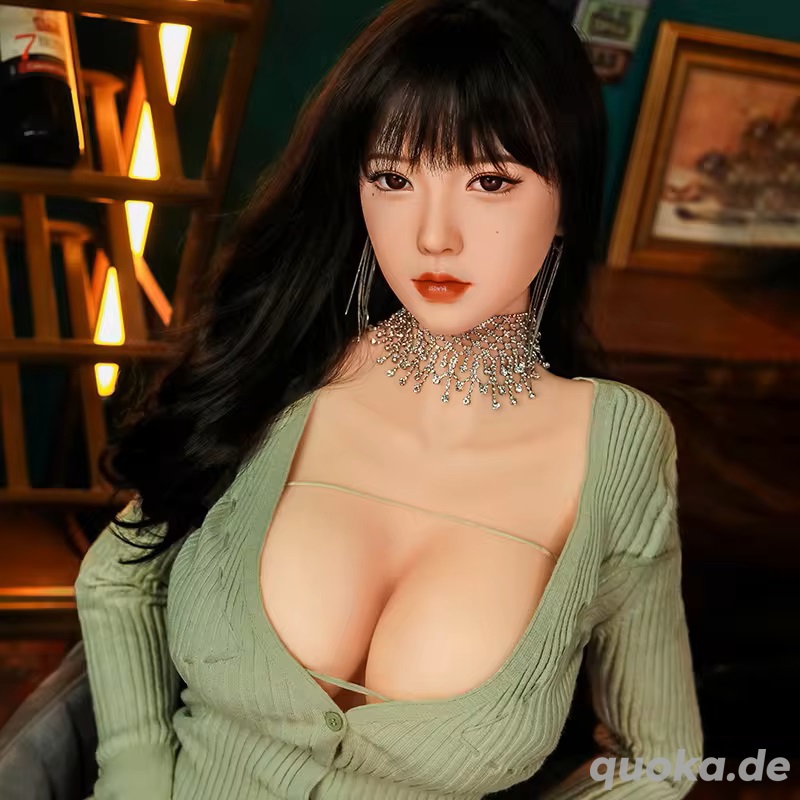 Asiatische Sexdame Suri sucht Dich - lebensechte TPE Sexpuppe mit großen Brüsten, schwarzes Haar