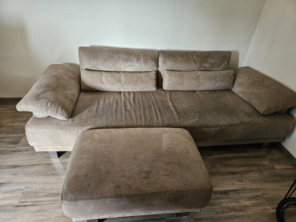 Zu Verschenken: Schlammgraue Couch mit Hocker (Pulheim)