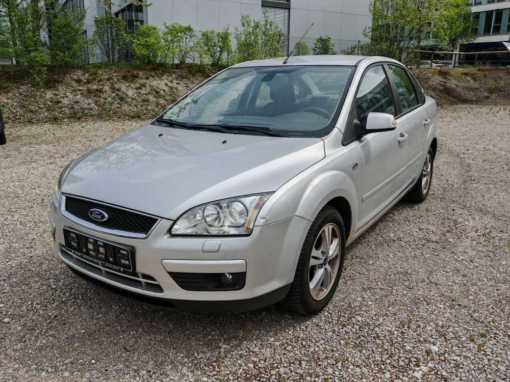 Ford Focus Focus 2.0 (Benzin) 16V Ghia mit Android System!