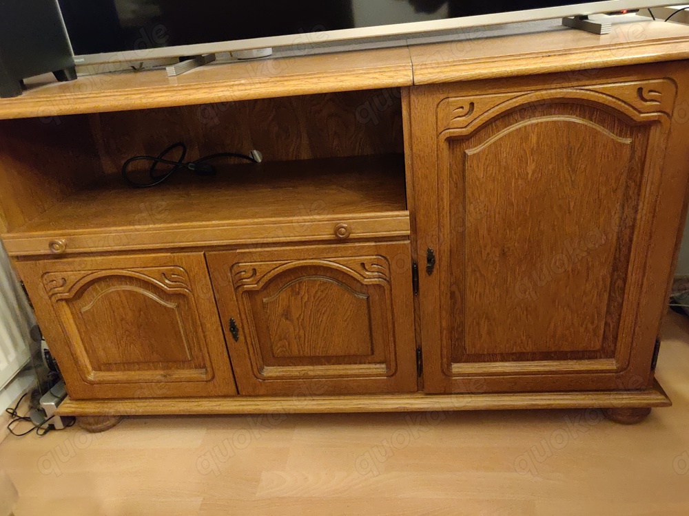 TV-Schrank aus Massivholz