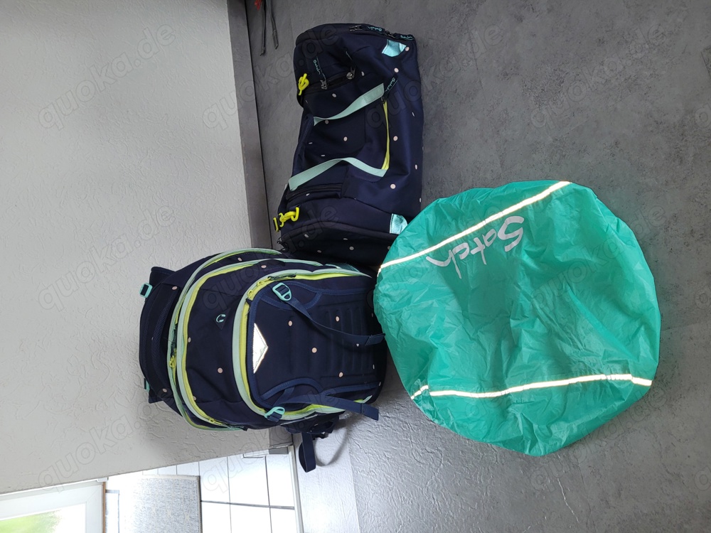 Satch Schulrucksack mit passender Sporttasche und Regenschutz