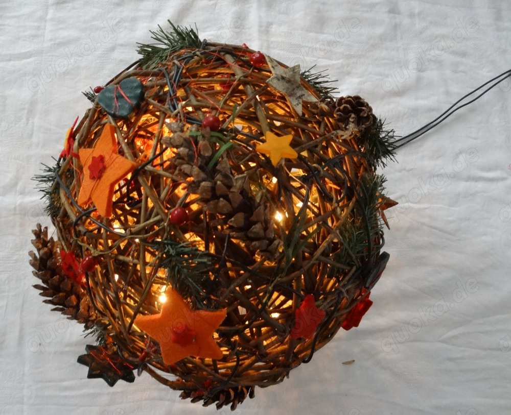 DG Weihnachtsdekoration aus Weidegeflecht Kugelform Lichterkette   ca29 cm selbst gebastelt