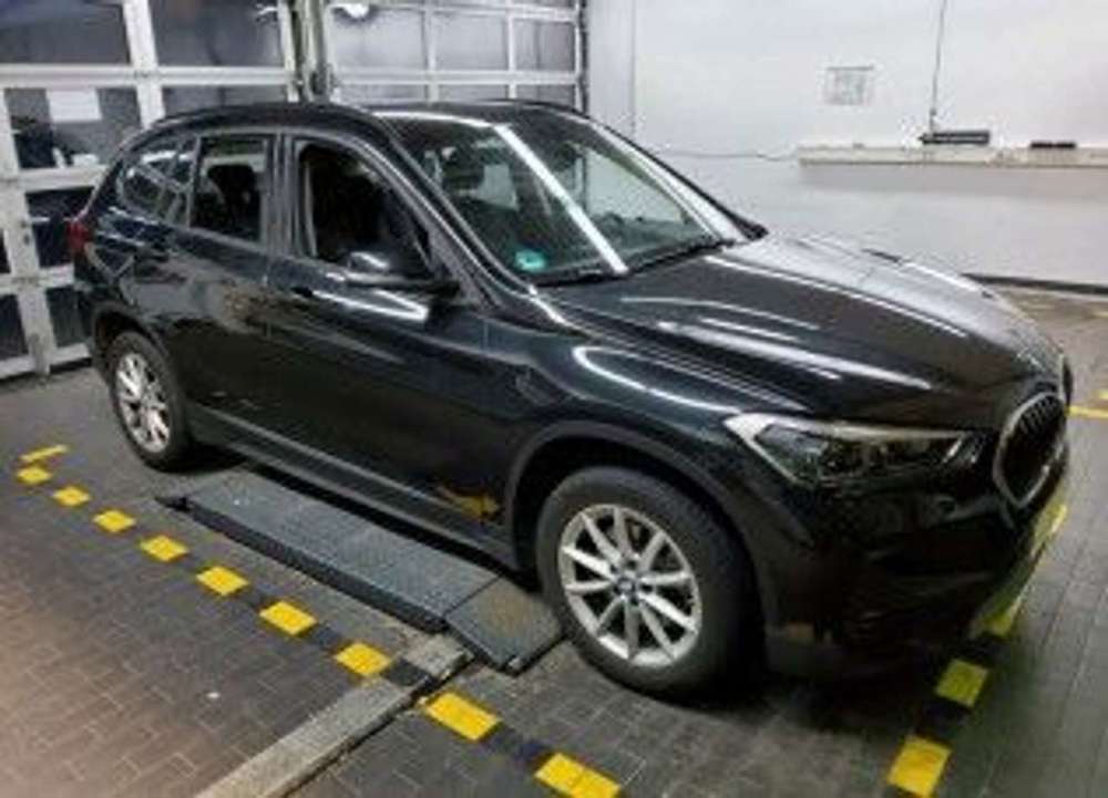 BMW X1 sDri18d/Navi/LED/AHK/SportStz/ParkDrivAs/Kamer