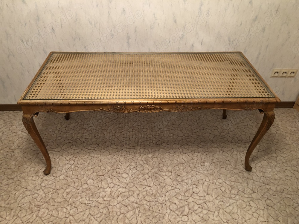 Holztisch im Chippendale Stil 