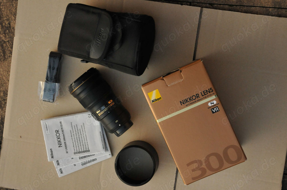  Nikon AF-S NIKKOR 300 mm F 4.0E PF ED N VR Teleobjektiv, sehr guter Zustand