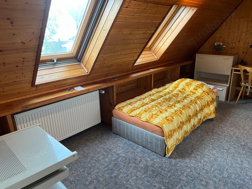 Schönes, helles Zimmer in Cadolzburg (ganz in der Nähe von Nürnberg - Fürth - Erlangen) vollmöbliert