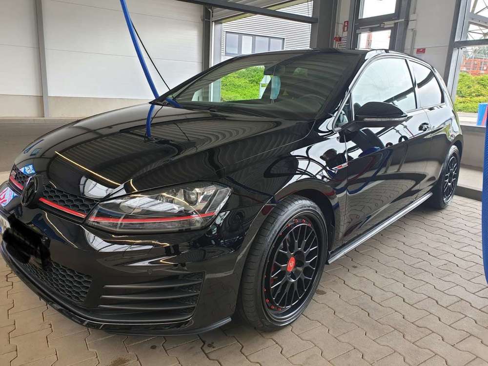 Volkswagen Golf GTI Performance BlueMotion Technology DSG