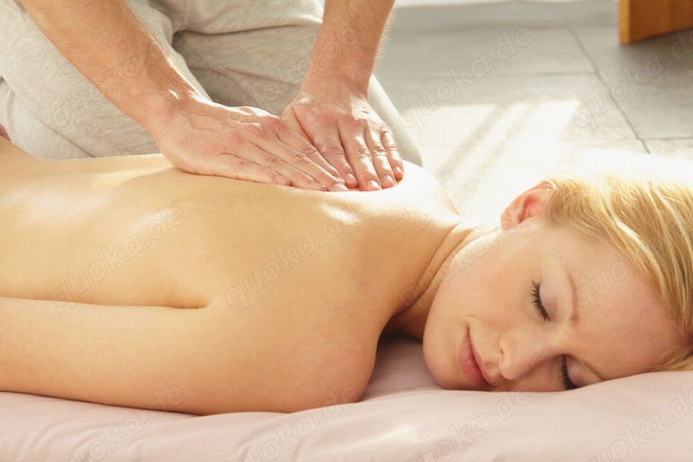 Erotische Öl-Massage