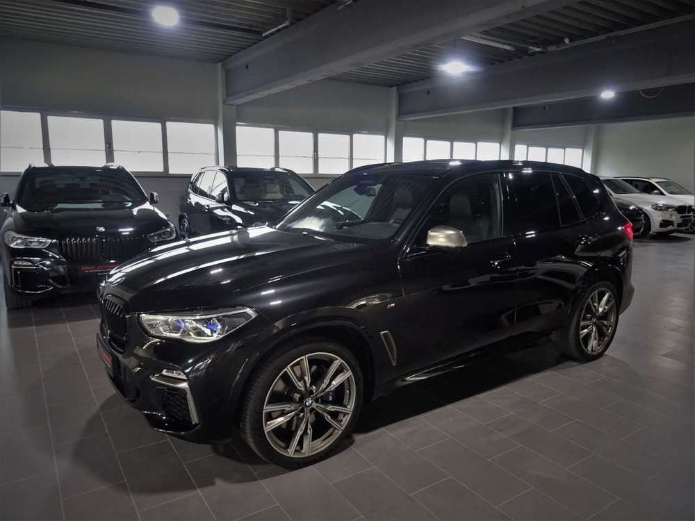 BMW X5 M d JET BLACK ACC SKYLOUNGE-PANO HUD NIGHVS