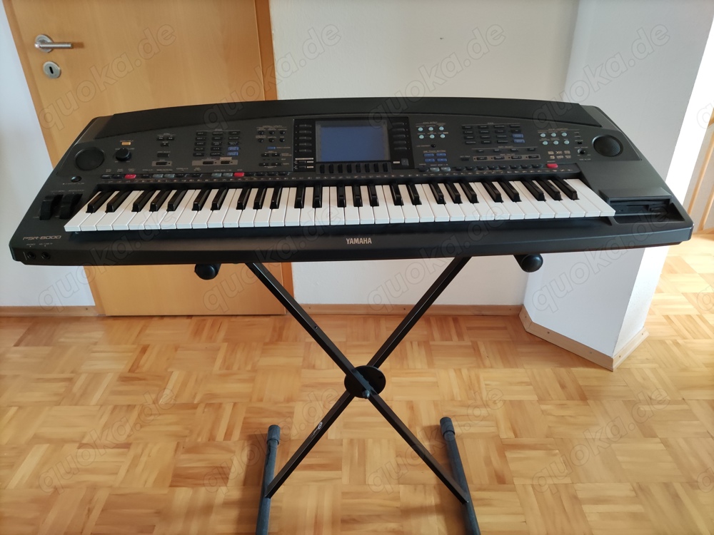 Keyboard Yamaha PSR-8000 mit Festplatte und vielen Midi-Files