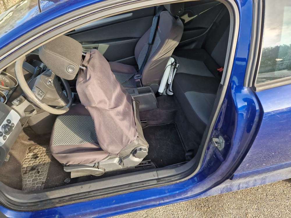 Opel Astra GTC 1.6