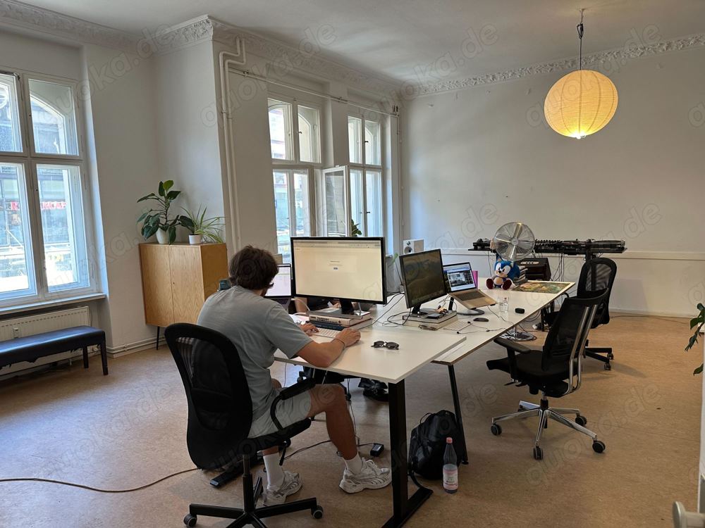 Flex Desk in Berlin Arbeitsplatz im offenen Arbeitsbereich Büro
