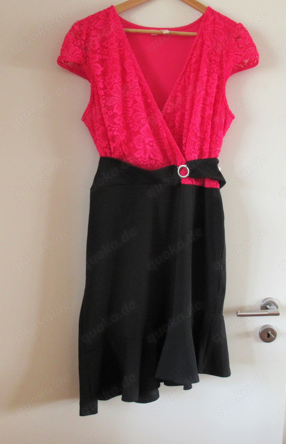 NEUES Kleid kurzärmelig oben pink unten Schwarz Größe 44   46