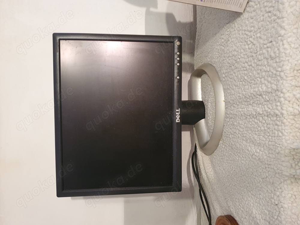 ALLES muss raus!! PC Monitor Funktionsfähig und PC an Bastler?