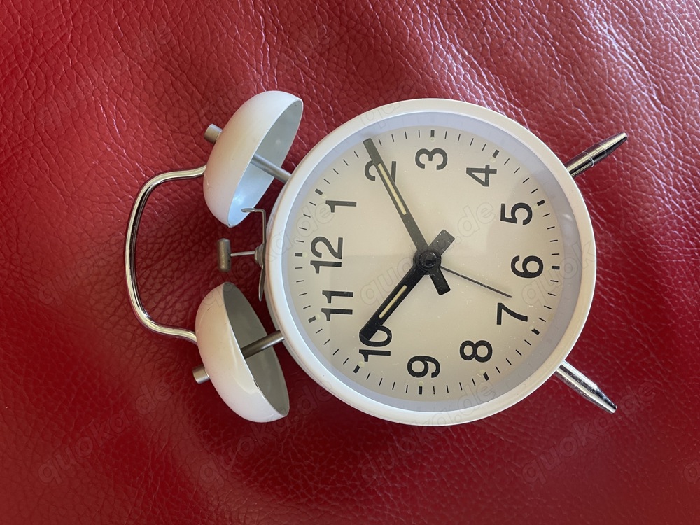 Wecker klassisch weiss Metall  Wecker klassisch weiss Metall