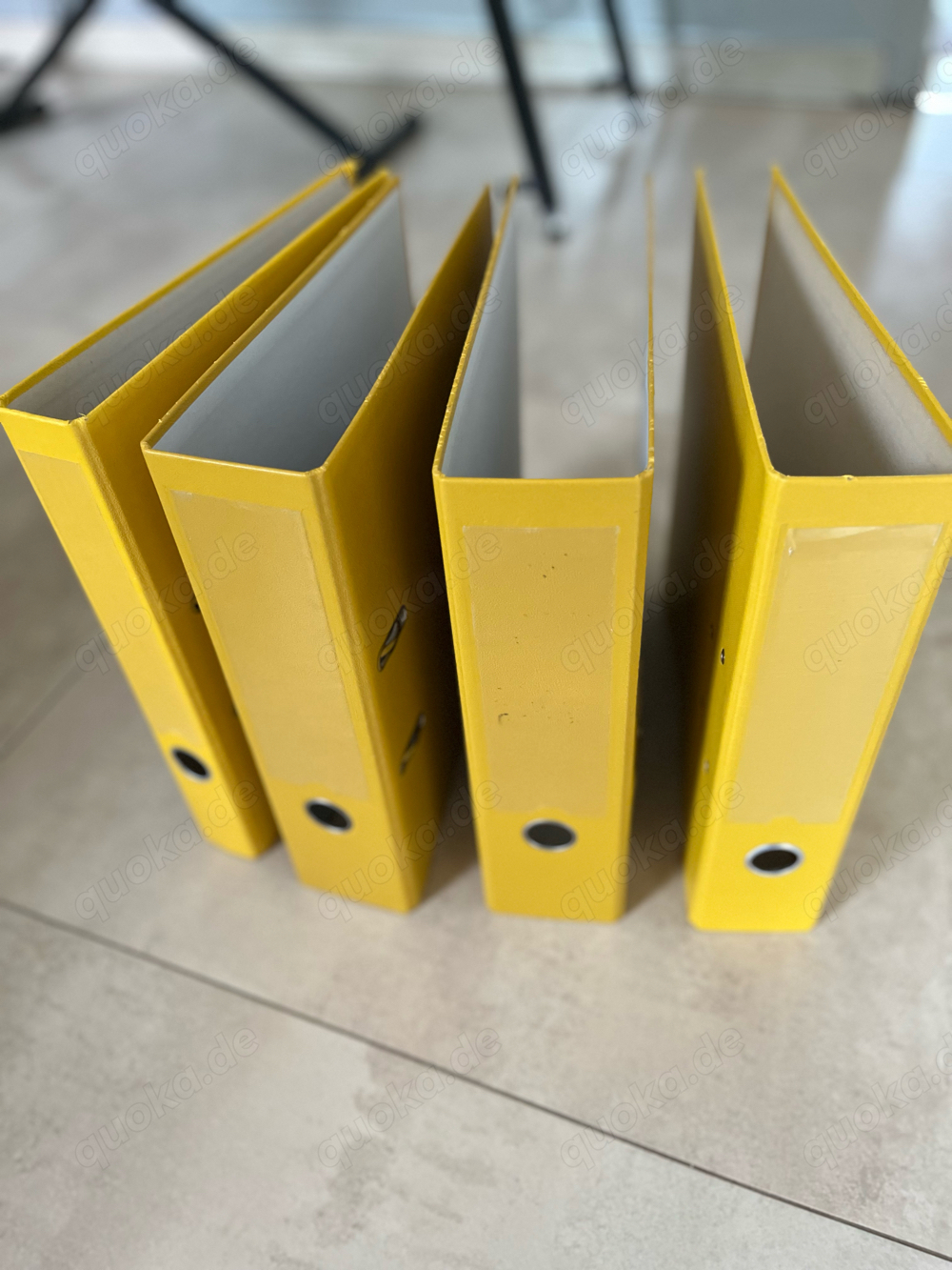 Diverse stabile Ordner für Büro und Unterricht