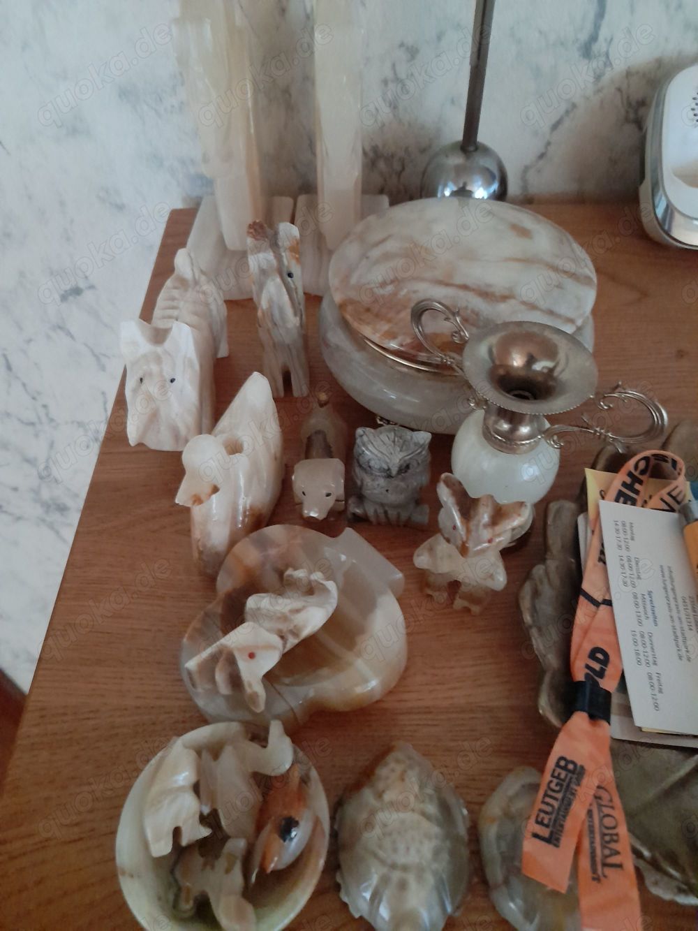 Mehrere Figuren aus Onyx