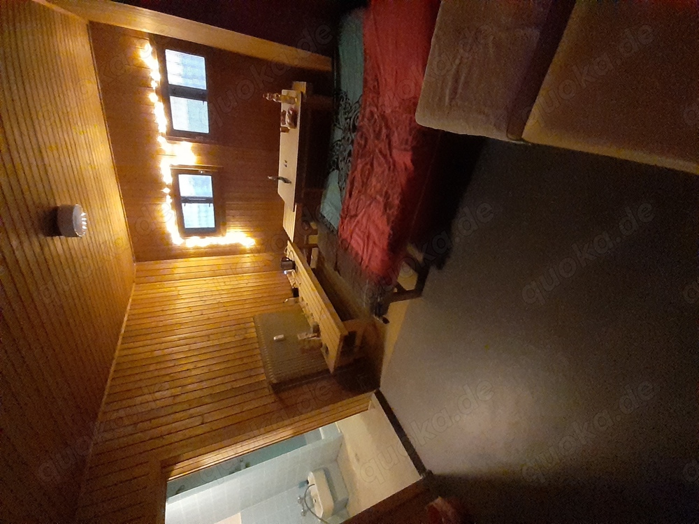 M (40) bietet für W private Sauna und Massage