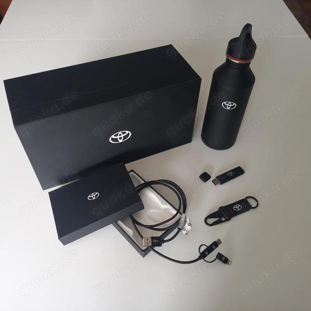 orginal toyota geschenkbox trinkflasche USB-KABEL USB-STICK