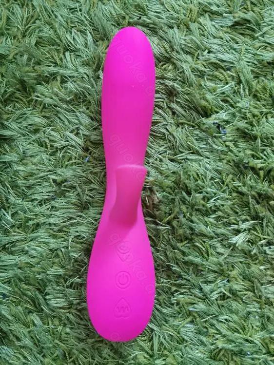 Vibrator mit Saugfunktion in Pink