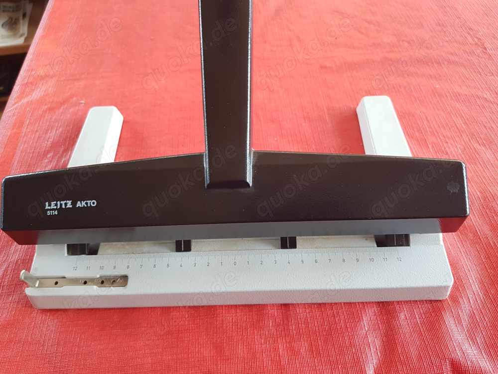 Büromaterial : Doppel-Locher LEITZ 5114