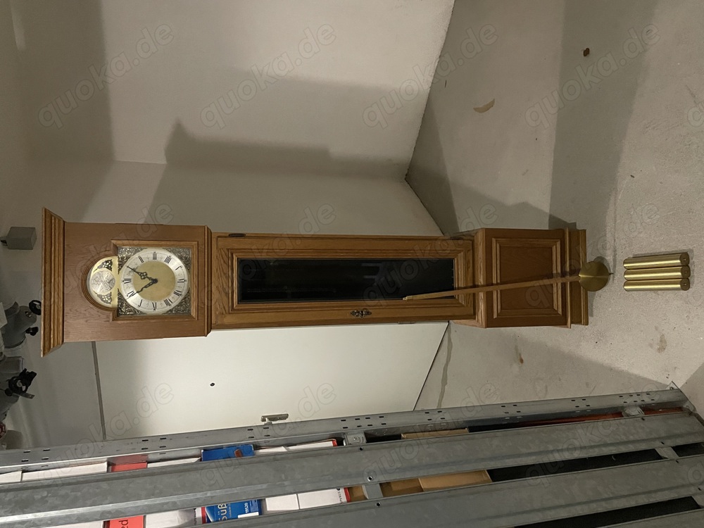 Standuhr mit Westminsterschlag und drei Gewichten