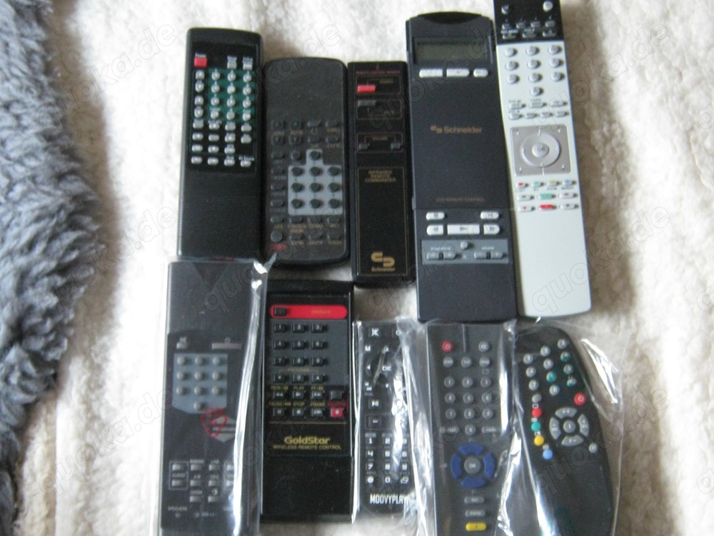 FERNBEDIENUNGEN - Sammlung mit insgesamt 10 Fb.  FERNBEDIENUNGEN - Sammlung mit insgesamt 10 Fb.