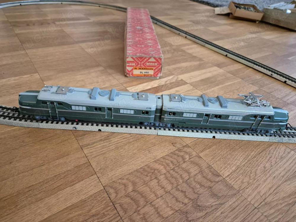 Märklin HO DL800 "Doppel-Diesellokomotive", grün = im alten Karton! 