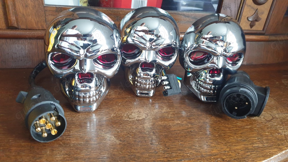 Totenkopf AHK Abdeckung Augen leuchten , Bremse oder Licht  mit US 4 Pol Stecker  mit 7 oder 13 Pol 
