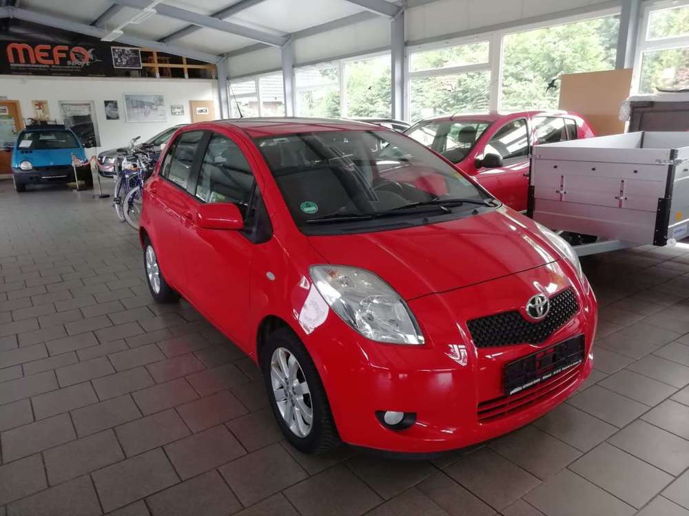 Toyota Yaris 1.3 Team /5-tg./Klima/ALU/AHK/PDC/RCD/ 1. Hand