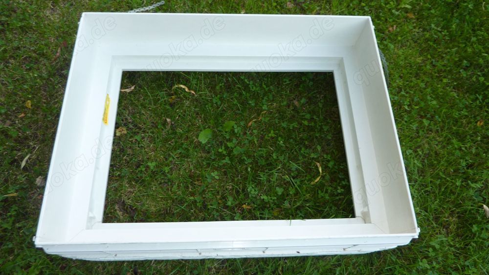 Kellerfenster mit Rahmen Kellerfenster mit Rahmen
