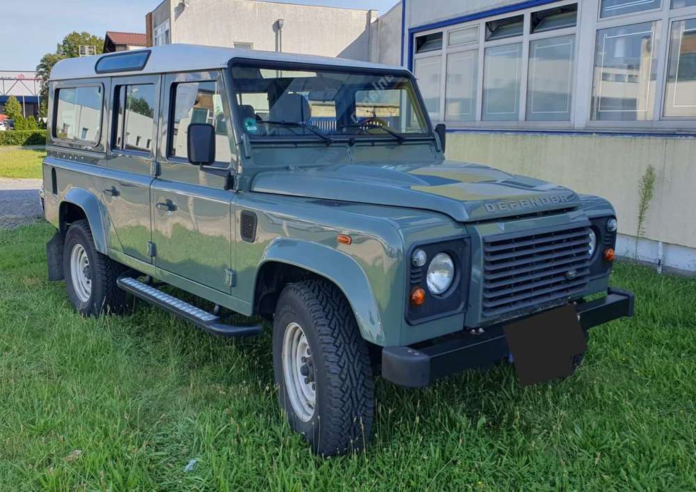 Land Rover Defender 110E Station Wagon fast neuwertiger Sammlerzustand
