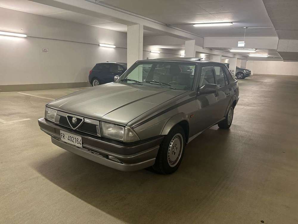 Alfa Romeo 75 2.0i ts