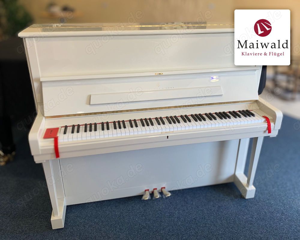 Steinway & Sons V-125 Klavier, perlweiß poliert, Baujahr 2020
