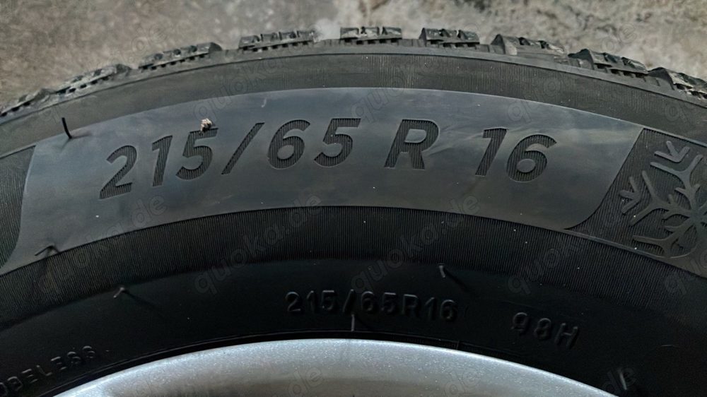 4 x Winterreifen Michelin auf Felgen