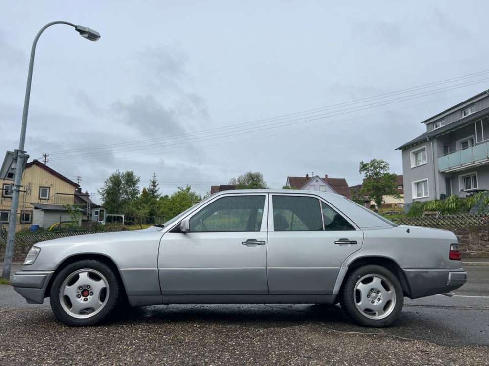 Mercedes-Benz E 300 124 Klima TÜV 03/2026 Automatik SSD AHK