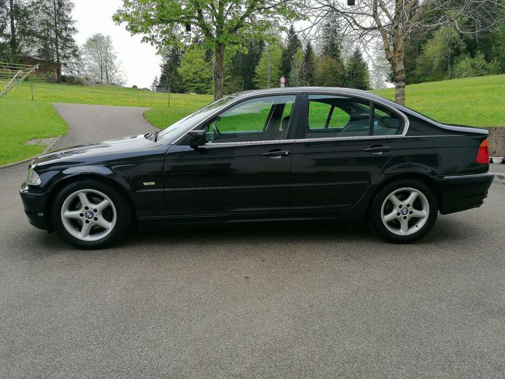 BMW 323 323i