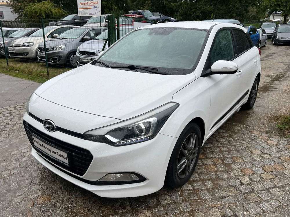 Hyundai i20 blue Passion 2-Hand Scheckheft Navi Kamera