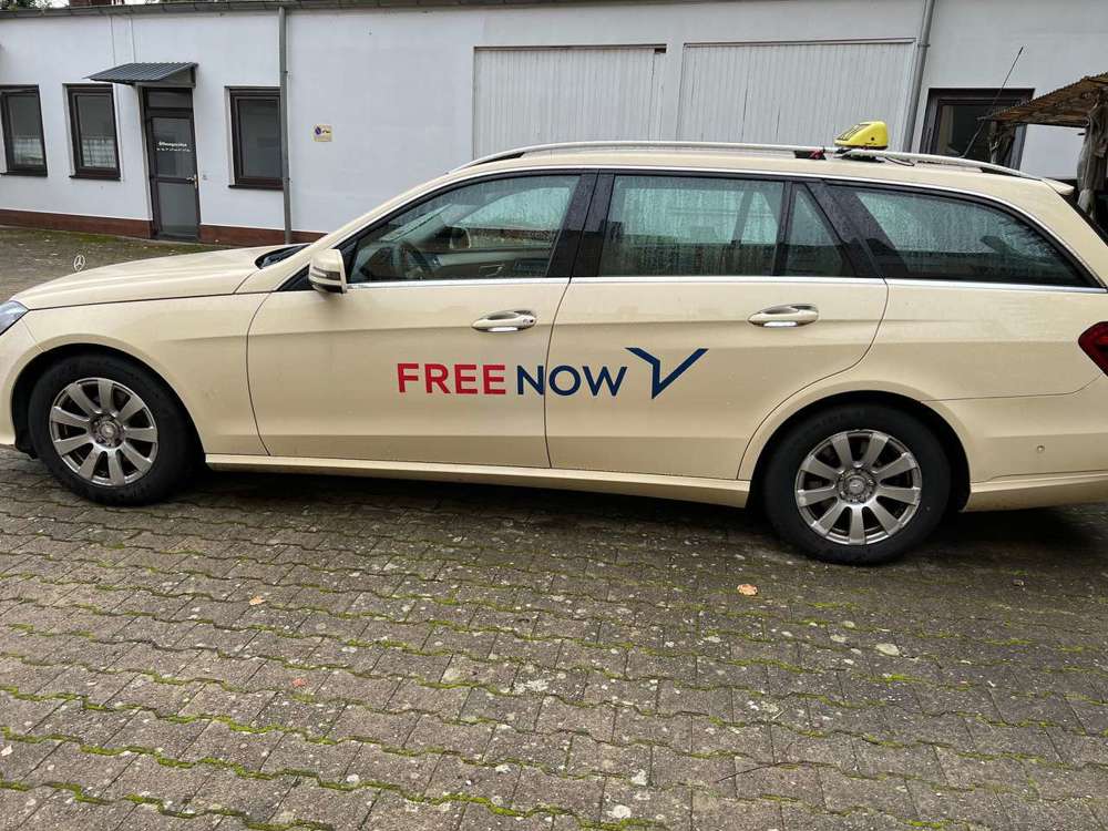 Mercedes-Benz E 220 200 T
