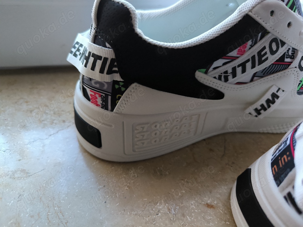 Sneaker Turnschuhe neu Größe 42 
