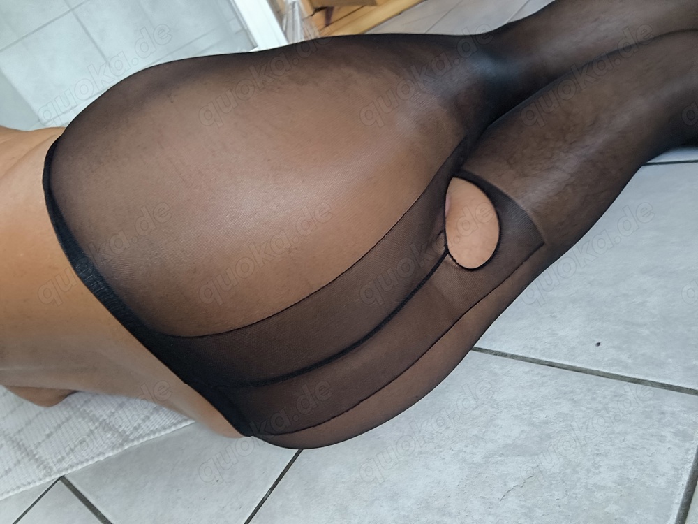 passiver Mann sucht einen Aktiven der auf meine Nylons scharf ist