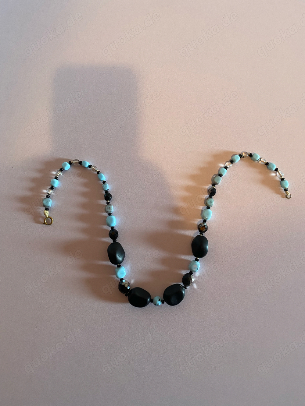 Bunte Modekette mit Steinen 