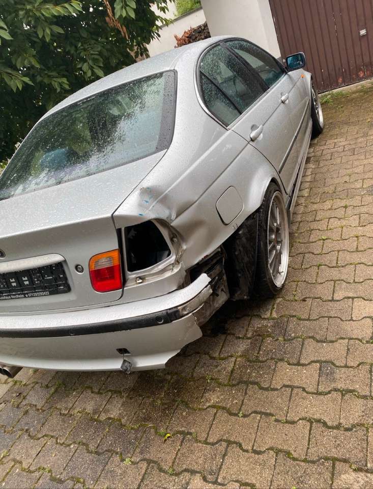 BMW 320 320i Facelift 6 Zylinder