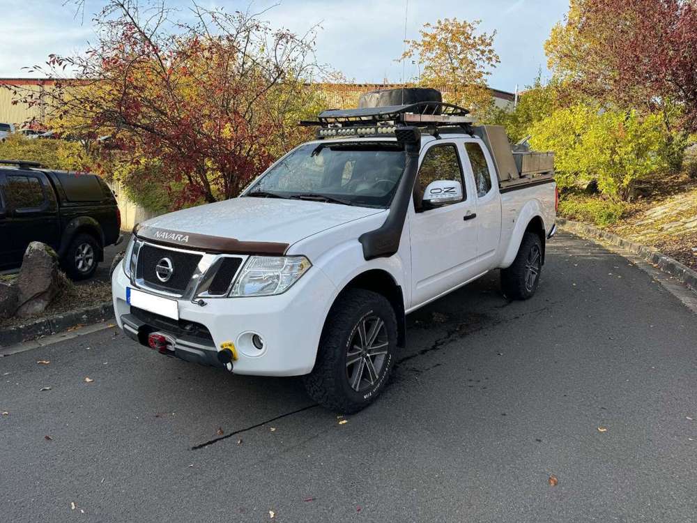 Nissan Navara Pickup King Cab SE 4X4 / SONDERUMBAU