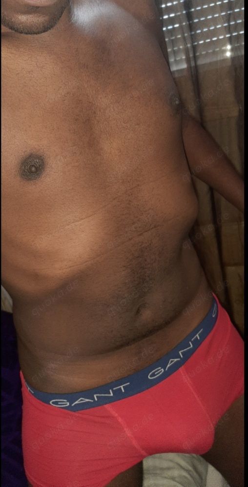 Geiler Hengst (BBC-Toyboy) verwöhnt MILFs und GILFs nach Belieben 