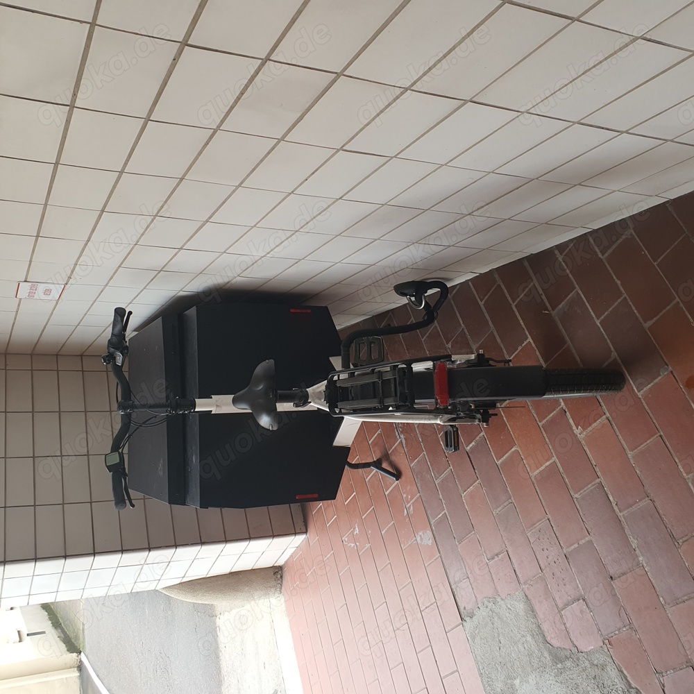 Überdachter Parkplatz für z.B. Lastenfahrrad, Motorrad, Roller, Ebike usw.