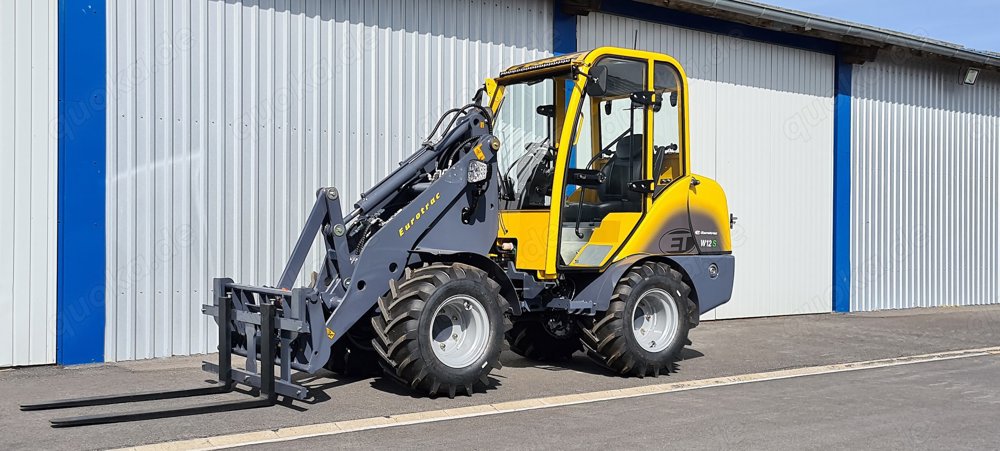 26 PS Eurotrac Hoflader W12S Kabine 2,90 m Arm 3. Steuerkreis Doppelspeed Breitreifen Rückfahrkamera