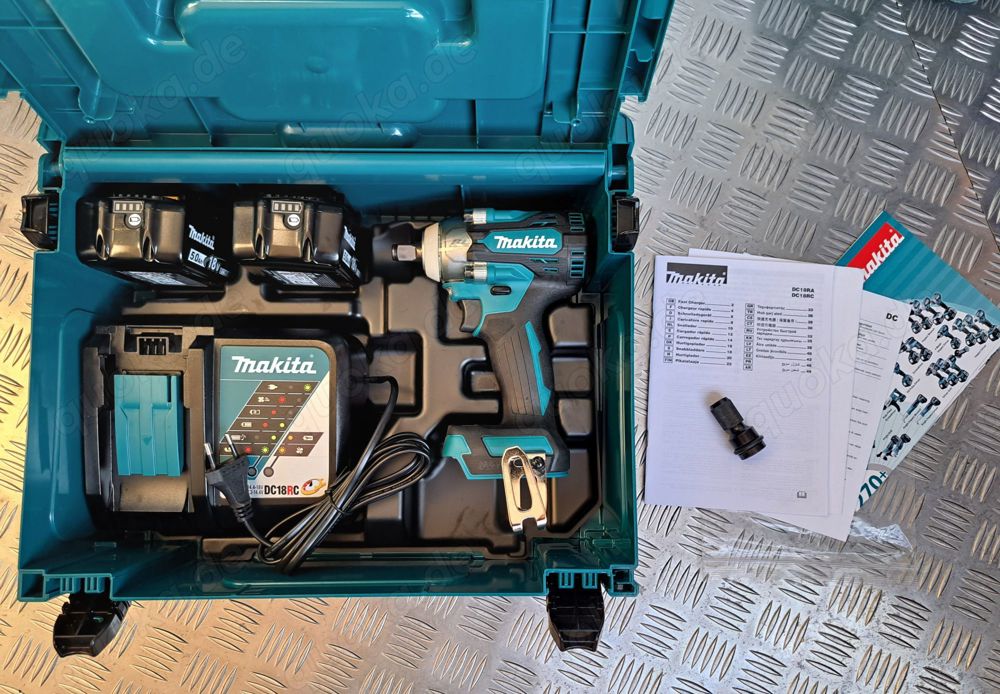 Makita Akku-Schlagschrauber 1 2" 18V DTW300RTJ + 2 x Akkus 1850B LED + 1 4 Adapter - neu unbenutzt