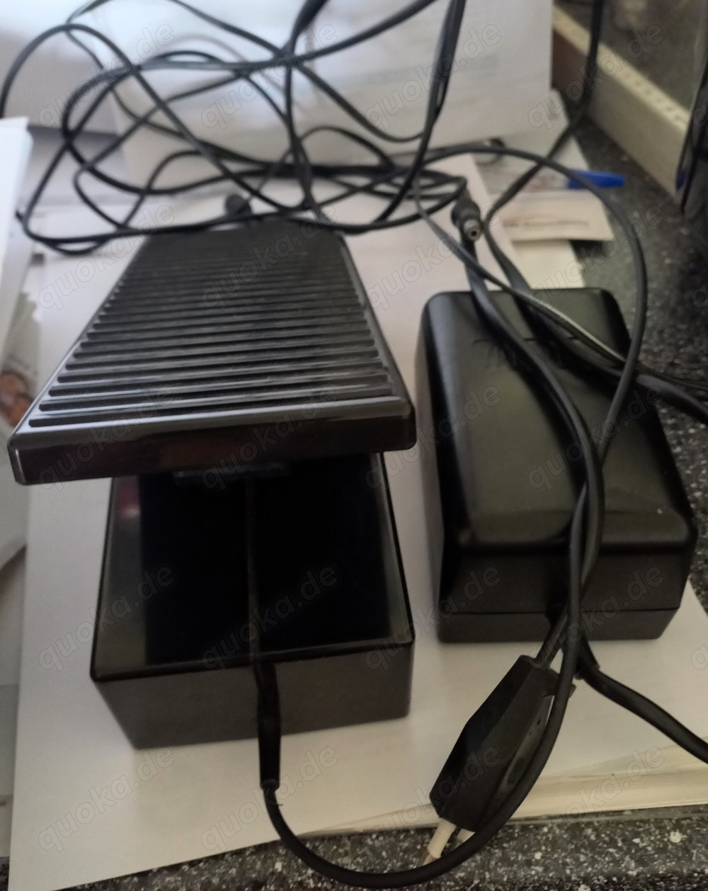 Netzteil und Fußpedal für Yamaha Keyboard